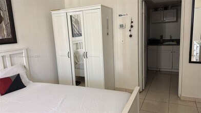 26 Diplomat Pkwy in Hallandale Beach, FL - Building Photo - Building Photo