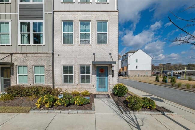 property at 313 Skylar Way SE