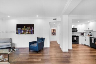 5930 SW 47th St in Miami, FL - Building Photo - Building Photo