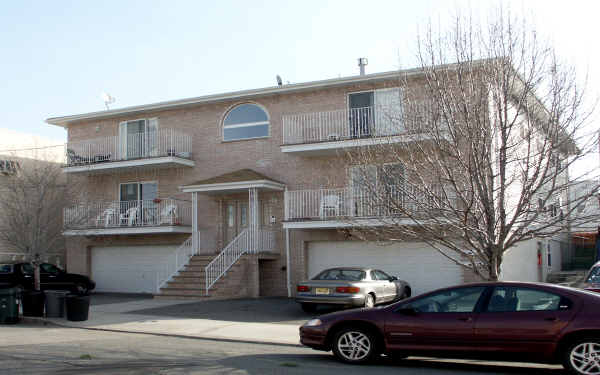 316 7th St in Fairview, NJ - Foto de edificio - Building Photo