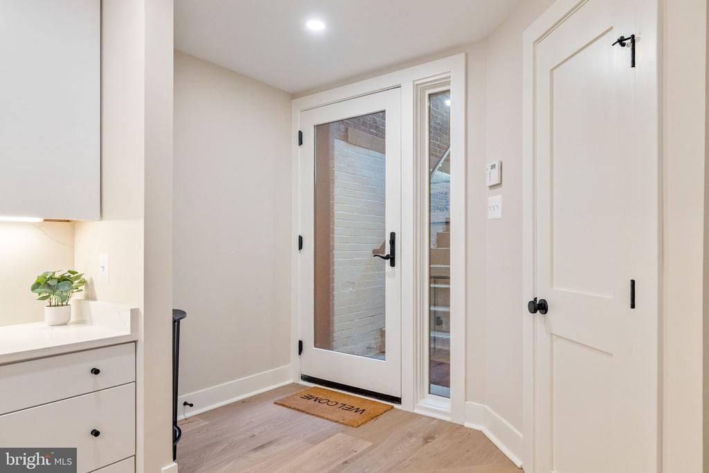 1820 19th St NW in Washington, DC - Building Photo