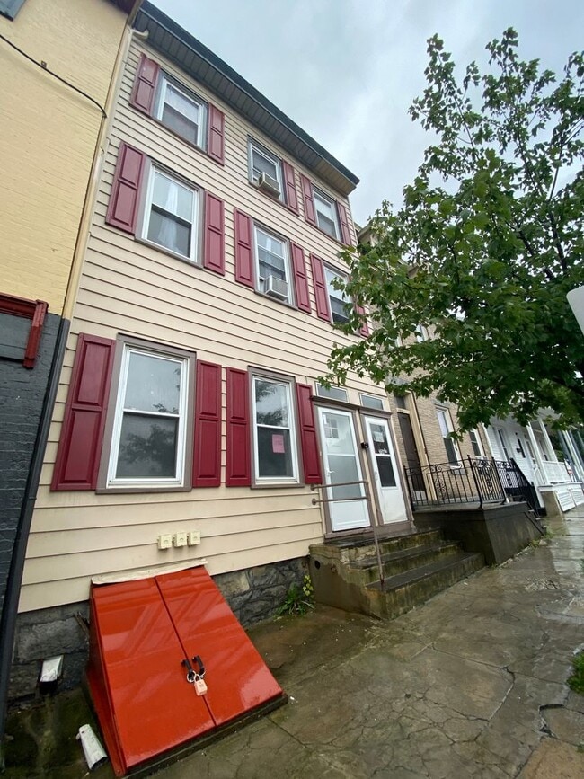 property at 706 Northampton St