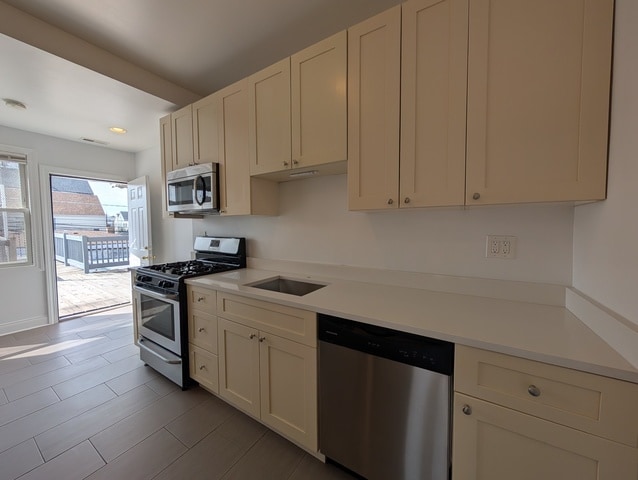 3048 N Milwaukee Ave, Unit 2R in Chicago, IL - Foto de edificio - Building Photo