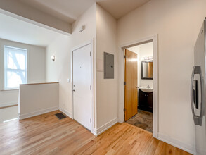 2835 N Damen Ave, Unit J05P in Chicago, IL - Foto de edificio - Building Photo
