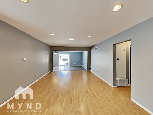 5572 Waring Rd in San Diego, CA - Building Photo - Building Photo