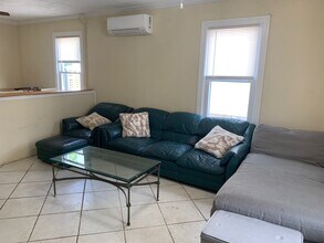 14 Grafton St in Newport, RI - Foto de edificio - Building Photo