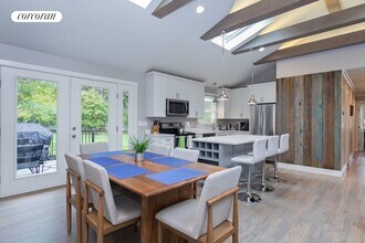 348 Division St in Sag Harbor, NY - Foto de edificio - Building Photo