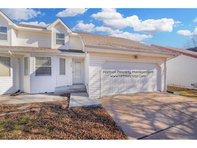 property at 1502 S Goebel Cir