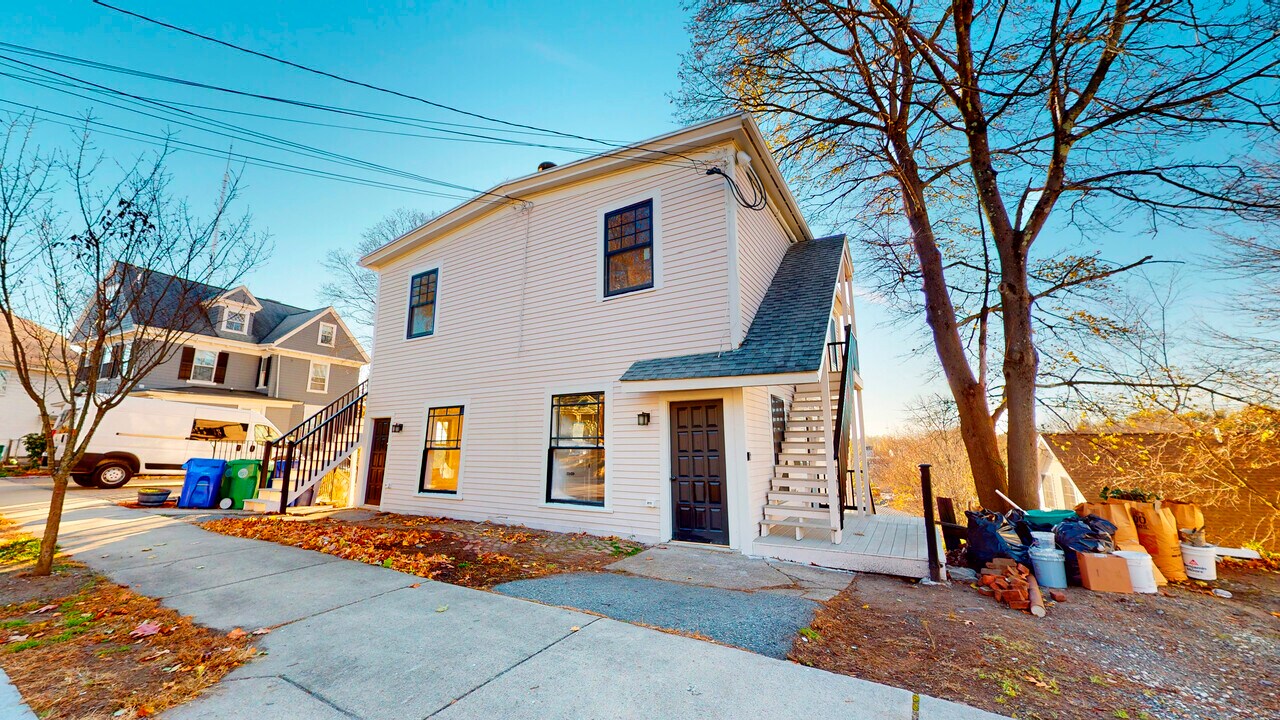 44 High St, Unit 1 in Newton, MA - Building Photo