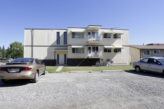 Mason's Apartments in High River, AB - Building Photo - Building Photo