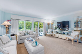 250 Bradley Pl in Palm Beach, FL - Building Photo - Building Photo