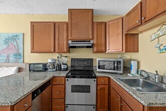 8817 S Thomas Dr in Panama City Beach, FL - Building Photo - Building Photo