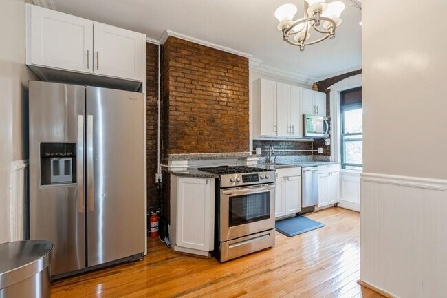 167 Christopher Columbus Dr in Jersey City, NJ - Building Photo - Building Photo
