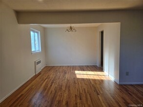 73 Pearsall Ave in Lynbrook, NY - Building Photo - Building Photo