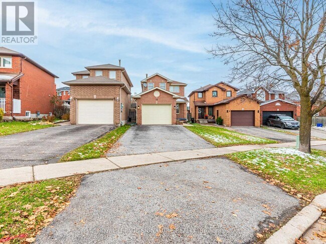 10 Laidlaw Dr in Barrie, ON - Building Photo - Building Photo