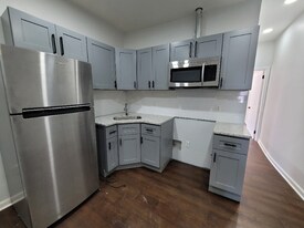 118 N 52nd St in Philadelphia, PA - Building Photo