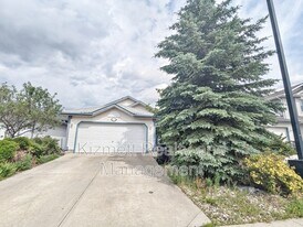 2433-232B 32b St NW in Edmonton, AB - Building Photo