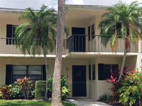 7050 Fairway Bend Ln in Sarasota, FL - Building Photo - Building Photo
