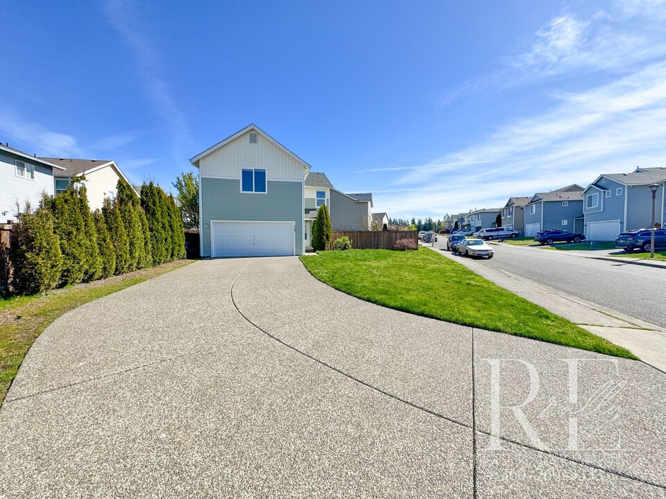2263 SW Lazuli St in Port Orchard, WA - Foto de edificio