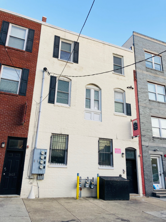 1613 N Sydenham St in Philadelphia, PA - Building Photo