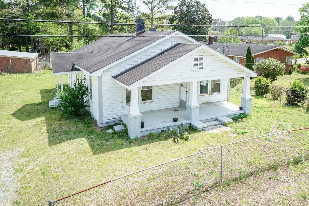 204 Nolley St in Clinton, NC - Building Photo