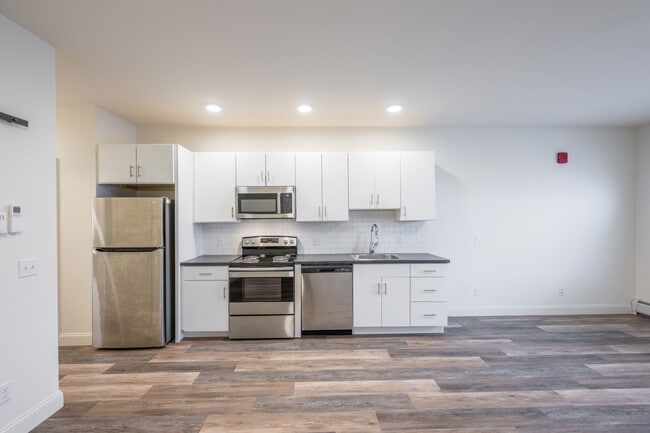 11 Park Street Apartments in Essex Junction, VT - Foto de edificio - Interior Photo