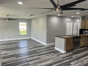 7179 SW 22nd Pl in Davie, FL - Building Photo - Building Photo