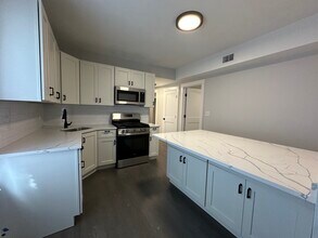 116 Marginal St, Unit #1 in Boston, MA - Foto de edificio - Building Photo