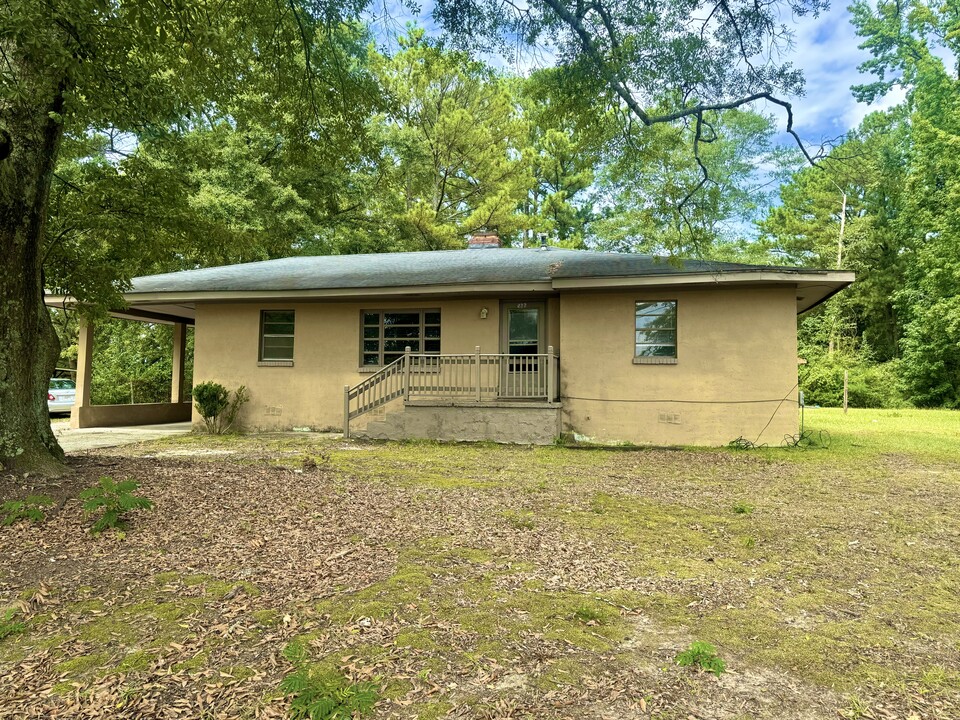 566 Lamar Dr in Forest Park, GA - Building Photo