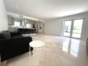 10190 Collins Ave in Bal Harbour, FL - Building Photo - Building Photo