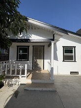 1621 1/2 S Berendo St in Los Angeles, CA - Foto de edificio - Building Photo