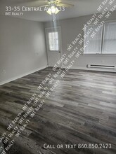 33-35 Central Ave in Groton, CT - Foto de edificio - Building Photo