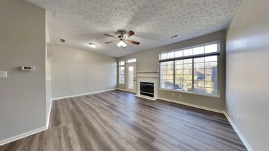 4427 Nighthawk Ct in Indianapolis, IN - Foto de edificio - Building Photo