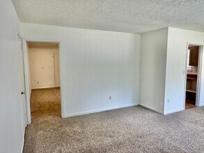 6249 Wares Ferry Rd in Montgomery, AL - Building Photo - Building Photo