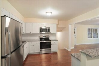 Room in House on Shawnee Trail in Douglasville, GA - Foto de edificio - Building Photo