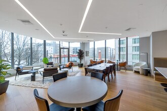 2510 6th Ave, Unit 2501 in Seattle, WA - Building Photo - Building Photo