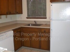 2141 SW Townsend Ct in Troutdale, OR - Building Photo - Building Photo