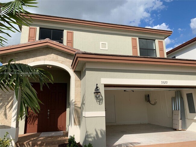 3523 W 105th Pl in Hialeah, FL - Building Photo - Building Photo