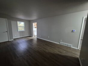 1800 Allison Ave in Des Moines, IA - Building Photo - Building Photo