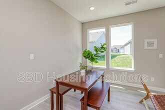 12416 S Parkwood Ln in Lee's Summit, MO - Building Photo - Building Photo