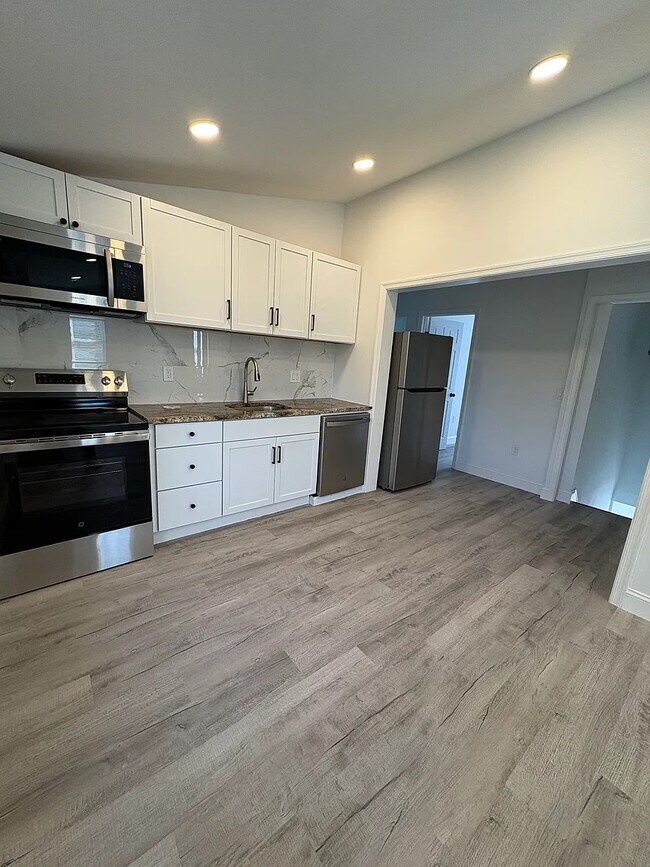 125 Sibley Ave, Unit B