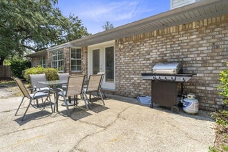 406 Shorewood Cir in Pensacola, FL - Building Photo - Building Photo