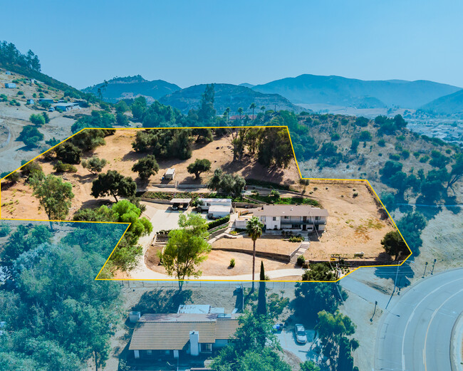 1776 Country Club Dr in Escondido, CA - Building Photo - Building Photo