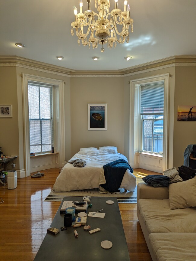 16 Commonwealth Ave