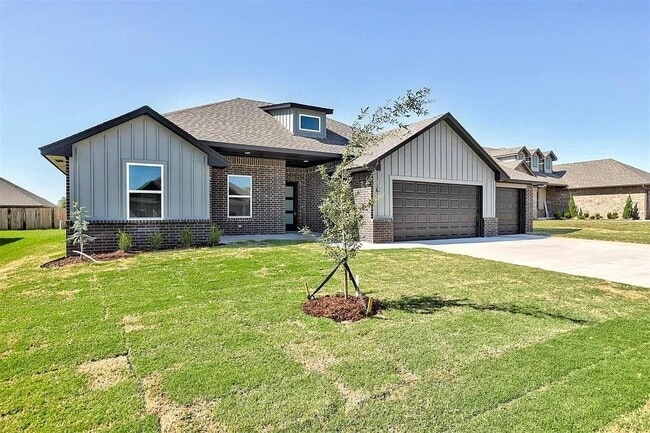 property at 2008 W Flintlock Wy