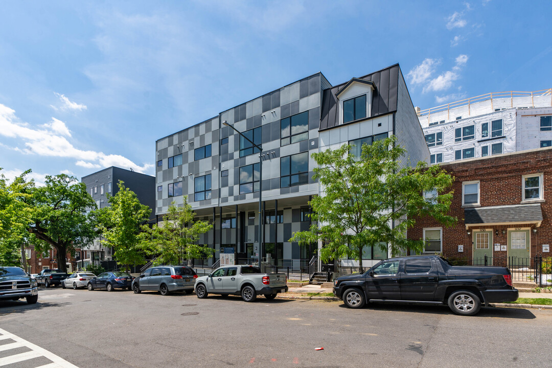 824 18th St NE in Washington, DC - Building Photo