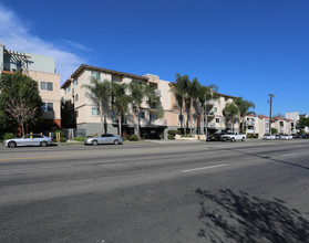 Sherman Way Villas in Van Nuys, CA - Building Photo - Building Photo