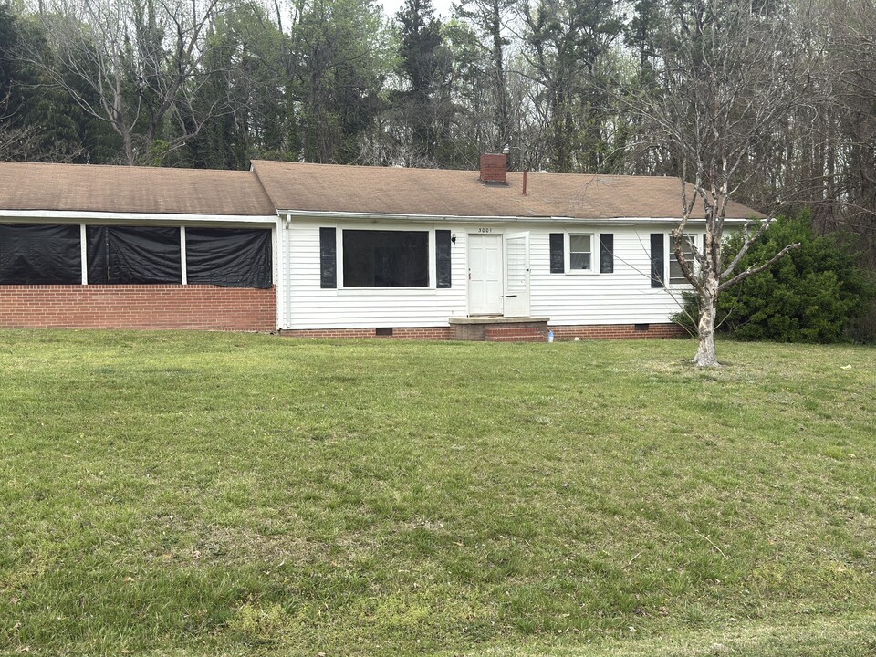 3001 Oakcrest Ave in High Point, NC - Building Photo