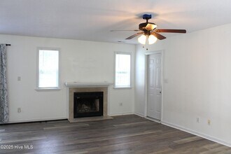 209 Quarter Horse Ln in Jacksonville, NC - Building Photo - Building Photo