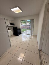 300 SW 9th Ave in Hallandale Beach, FL - Building Photo - Building Photo